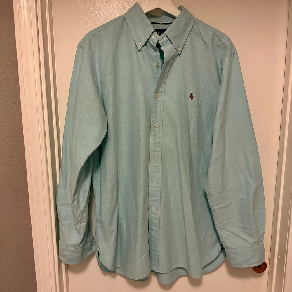 Ralph Lauren men’s size Large classic fit button down long sleeve shirt